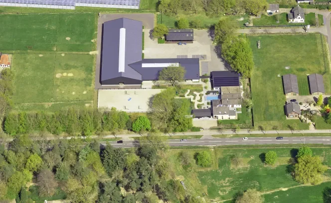 Paardenkliniek Venlo luchtfoto nieuw