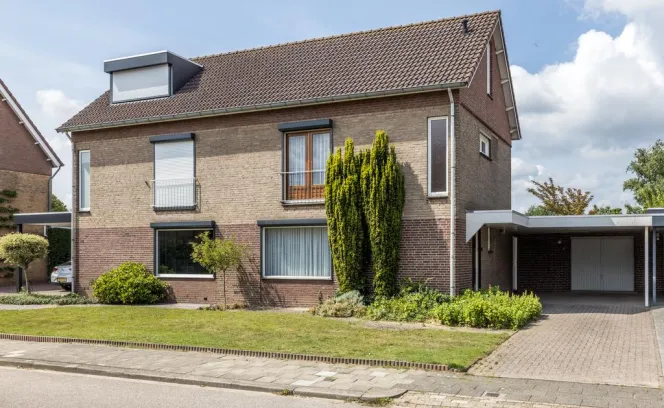 Achtbunderstraat 22